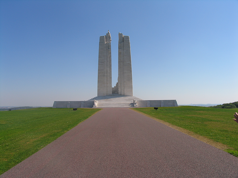 Visit Vimy, Lens & Loos during our battlefield tours